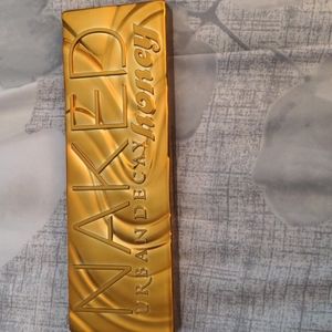 Urban Decay Naked Honey makeup palette  with makeup brush